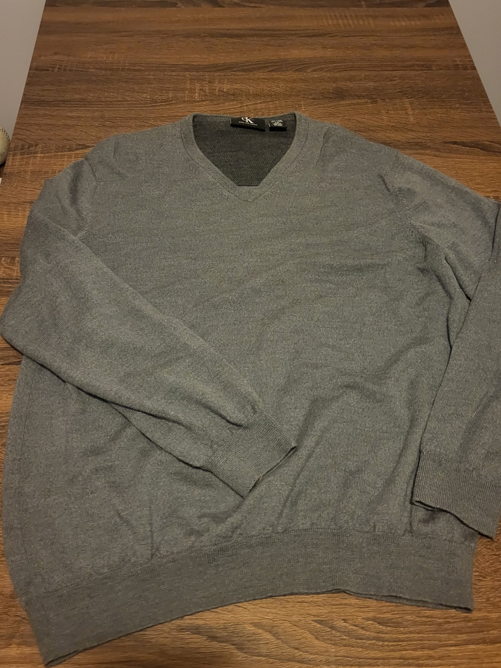 100% Merino Wool  Men's Gray V-Neck Sweater